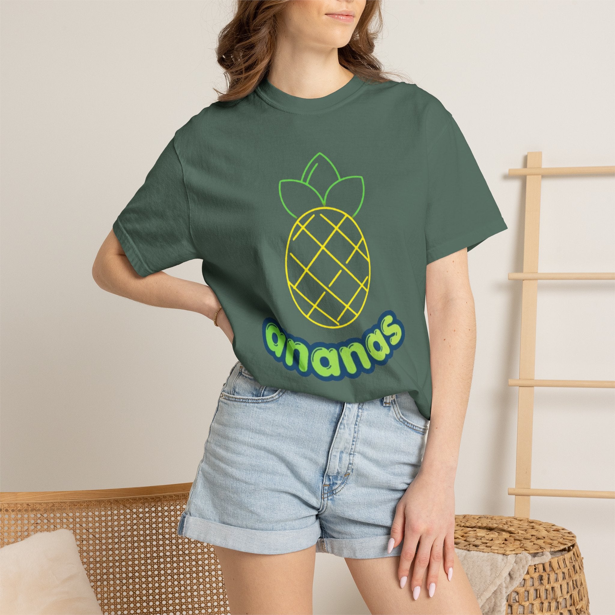 Pineapple 'ananas' Graphic T-Shirt — Tropical Retro Fruit Tee